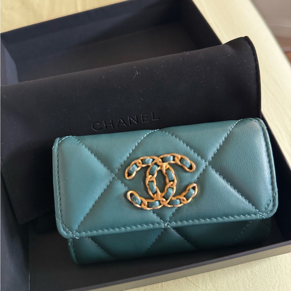 Chanel 19 Flap Card Holder